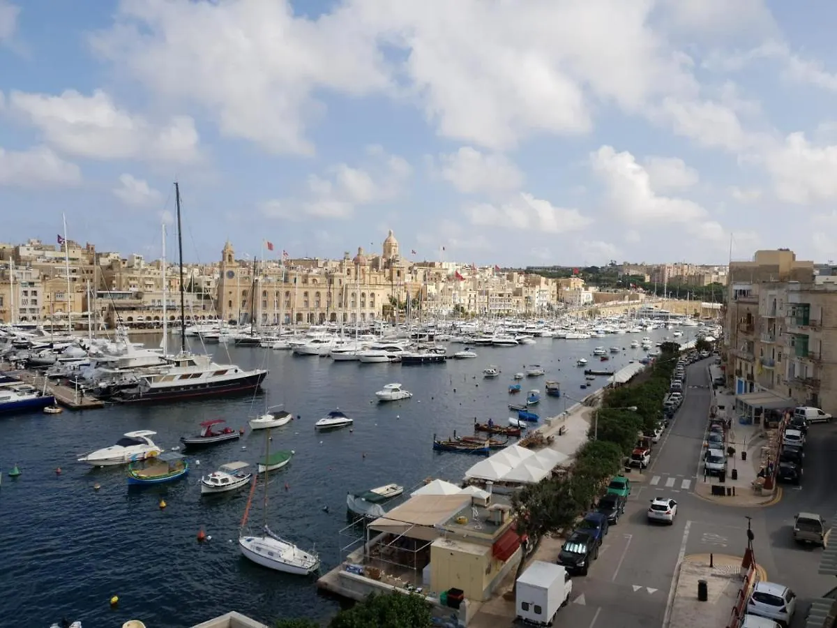 Holiday home Entire Senglea Seaview Town House Villa